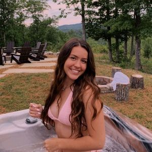 Meet your Posher, Kaitlyn